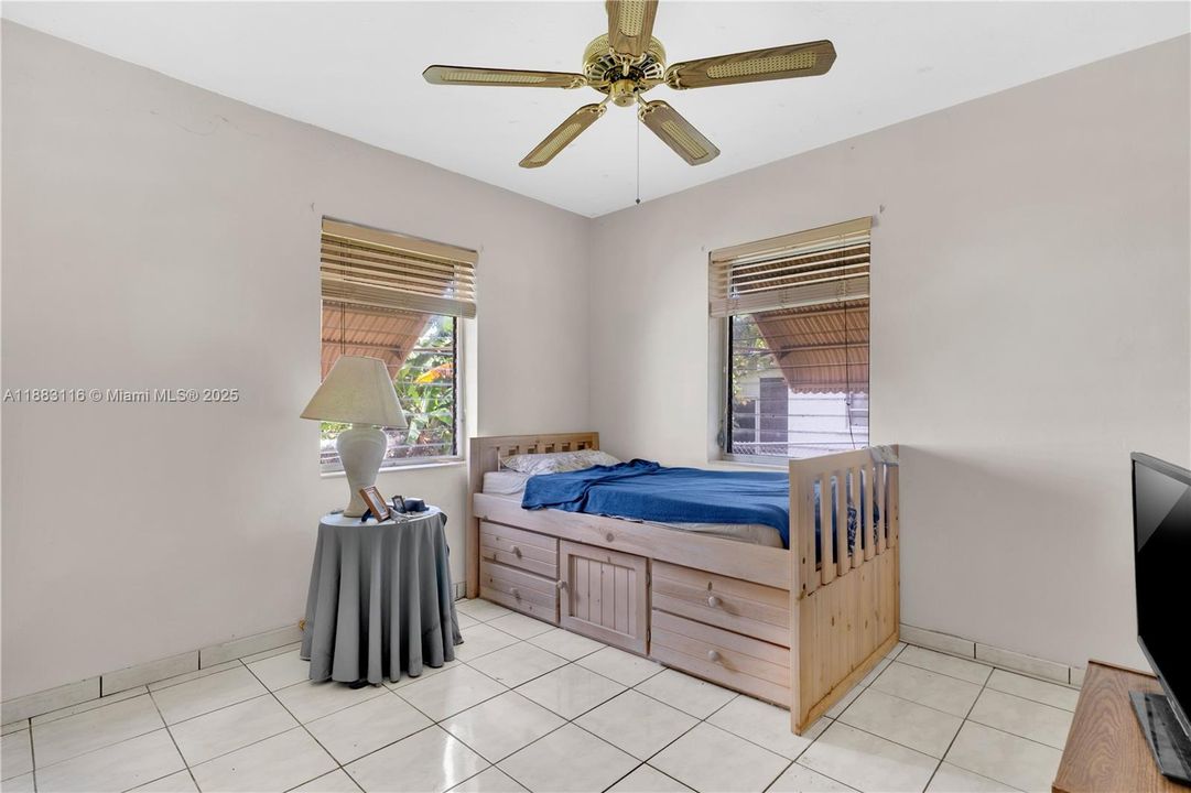 Vendido Recientemente: $299,950 (2 camas, 1 baños, 750 Pies cuadrados)