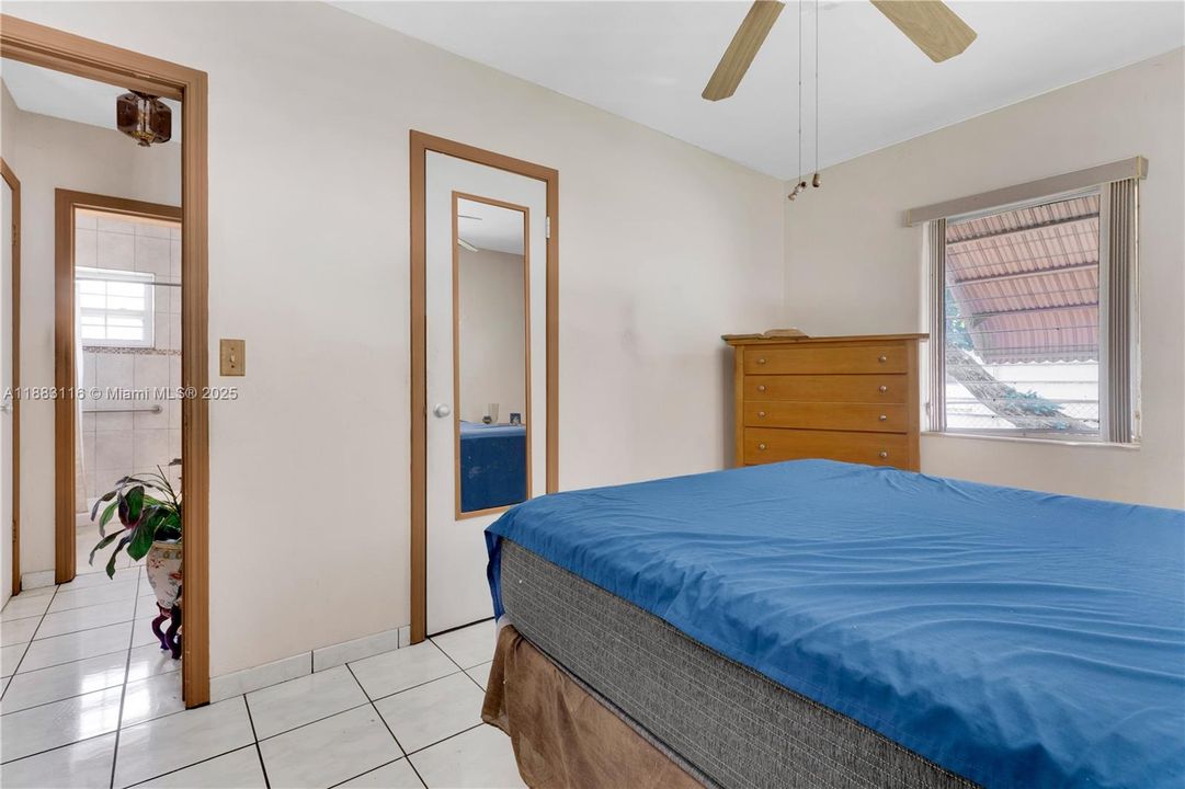 Vendido Recientemente: $299,950 (2 camas, 1 baños, 750 Pies cuadrados)