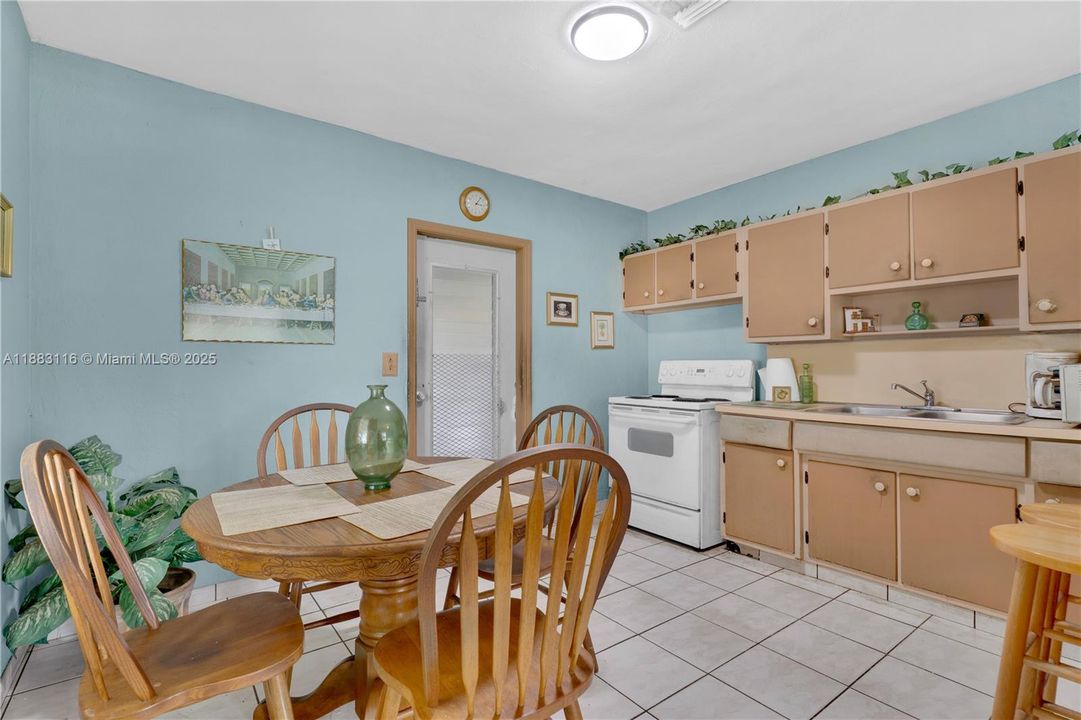 Vendido Recientemente: $299,950 (2 camas, 1 baños, 750 Pies cuadrados)