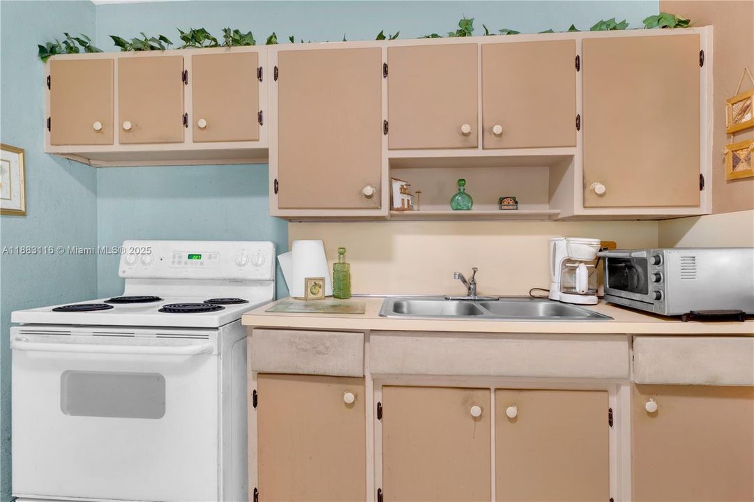 Vendido Recientemente: $299,950 (2 camas, 1 baños, 750 Pies cuadrados)