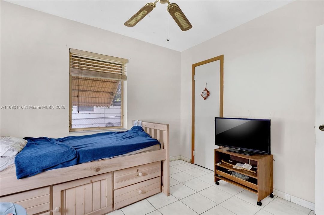 Vendido Recientemente: $299,950 (2 camas, 1 baños, 750 Pies cuadrados)