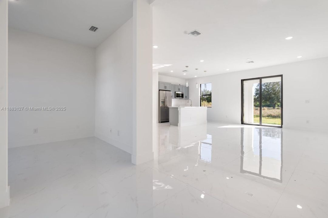 En Venta: $350,777 (3 camas, 2 baños, 0 Pies cuadrados)