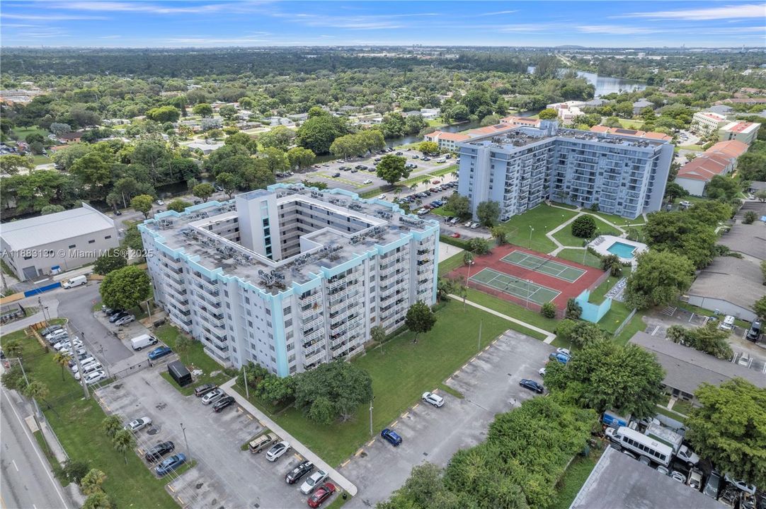 Active With Contract: $155,000 (2 beds, 2 baths, 1087 Square Feet)