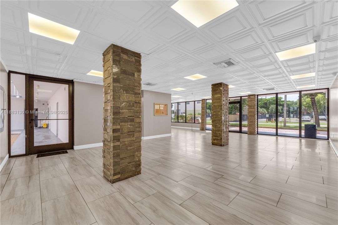 Active With Contract: $155,000 (2 beds, 2 baths, 1087 Square Feet)