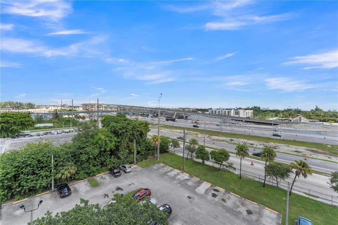 Active With Contract: $155,000 (2 beds, 2 baths, 1087 Square Feet)