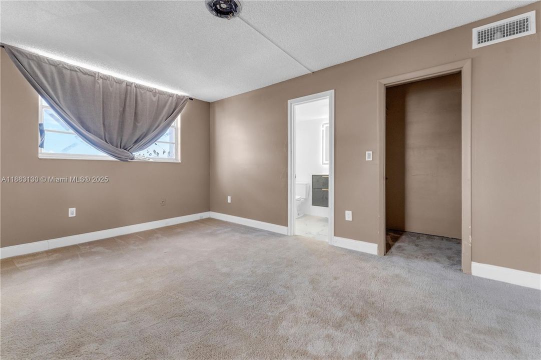 Active With Contract: $155,000 (2 beds, 2 baths, 1087 Square Feet)