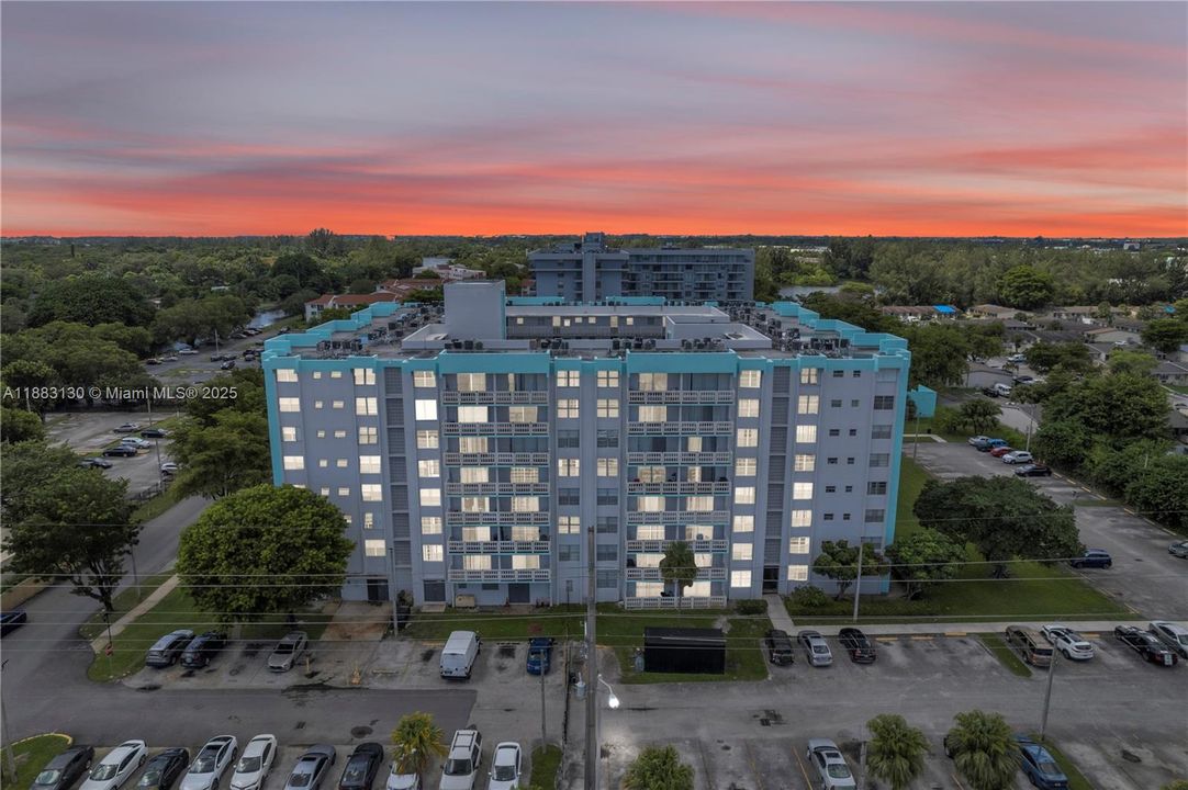 Active With Contract: $155,000 (2 beds, 2 baths, 1087 Square Feet)