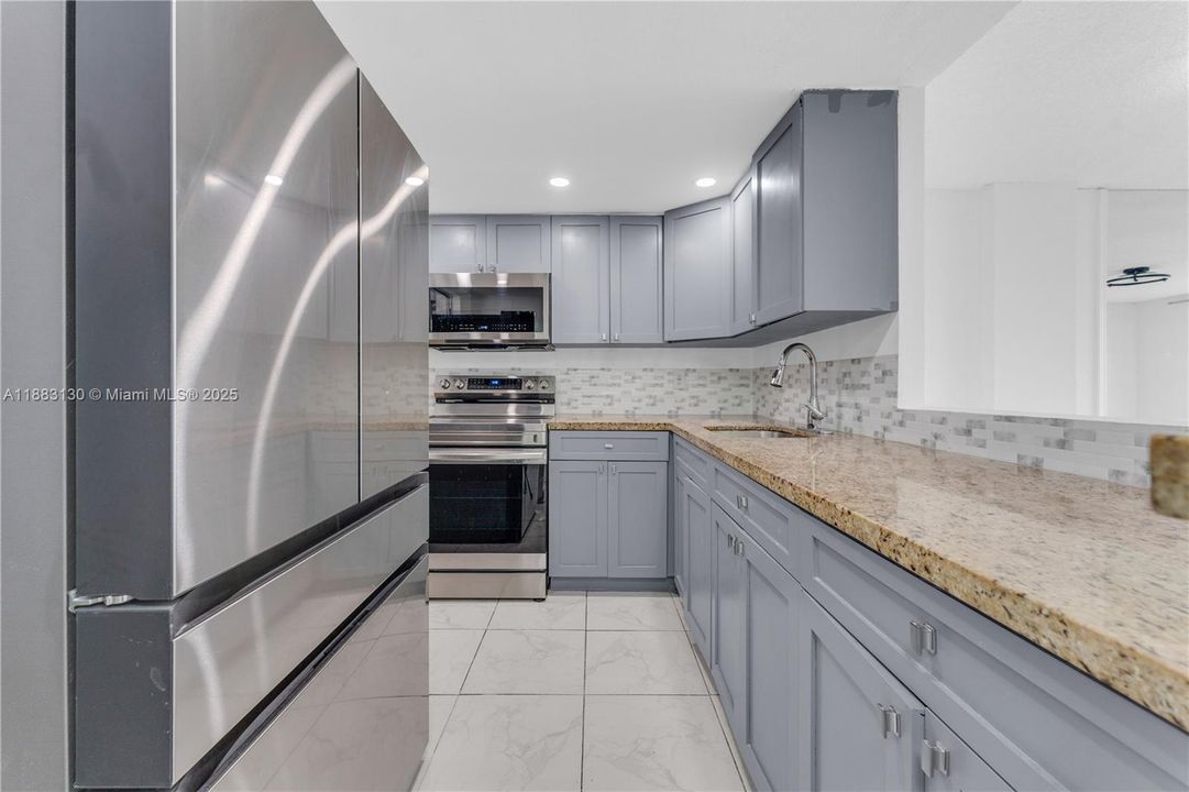 Active With Contract: $155,000 (2 beds, 2 baths, 1087 Square Feet)