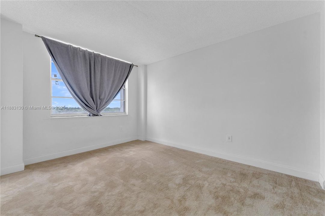 Active With Contract: $155,000 (2 beds, 2 baths, 1087 Square Feet)