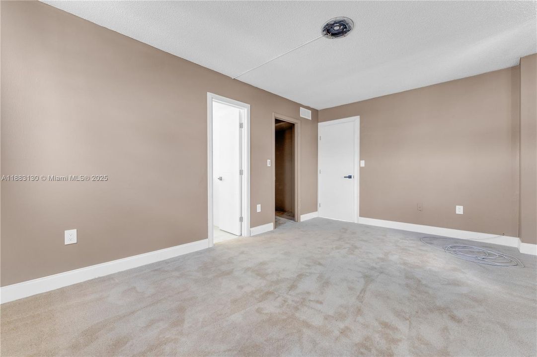 Active With Contract: $155,000 (2 beds, 2 baths, 1087 Square Feet)