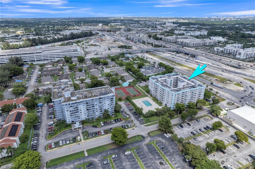 Active With Contract: $155,000 (2 beds, 2 baths, 1087 Square Feet)