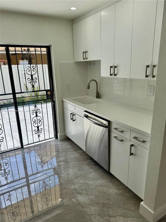 最近租的: $2,275 (2 贝兹, 2 浴室, 765 平方英尺)