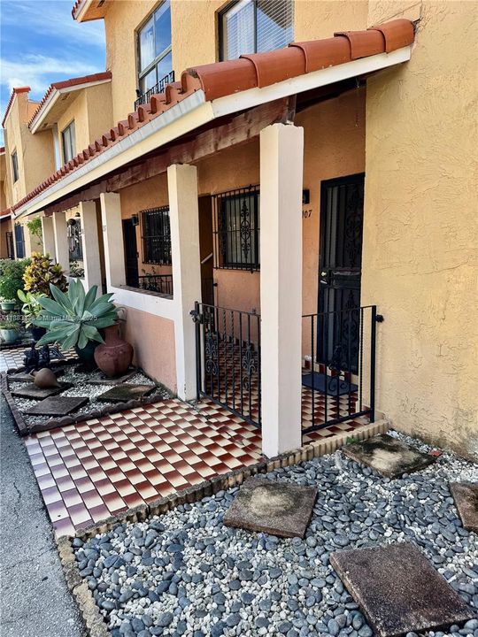 最近租的: $2,275 (2 贝兹, 2 浴室, 765 平方英尺)