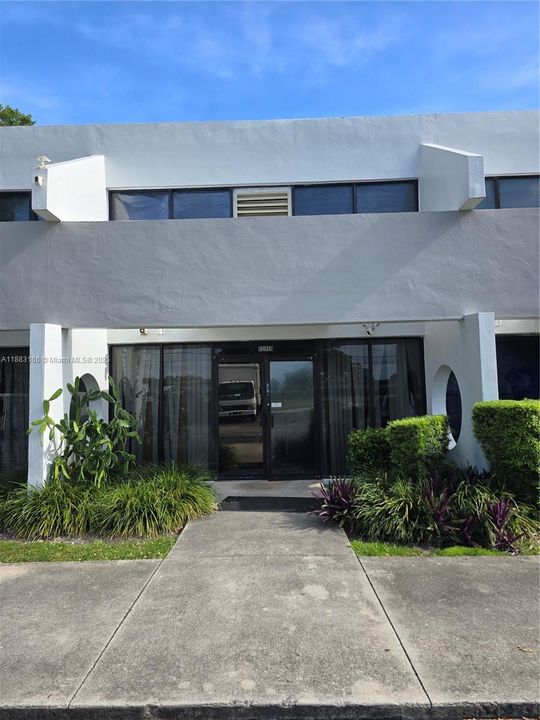 В аренду: $7,500 (0 спален, 0 ванн, 0 Квадратных фут)