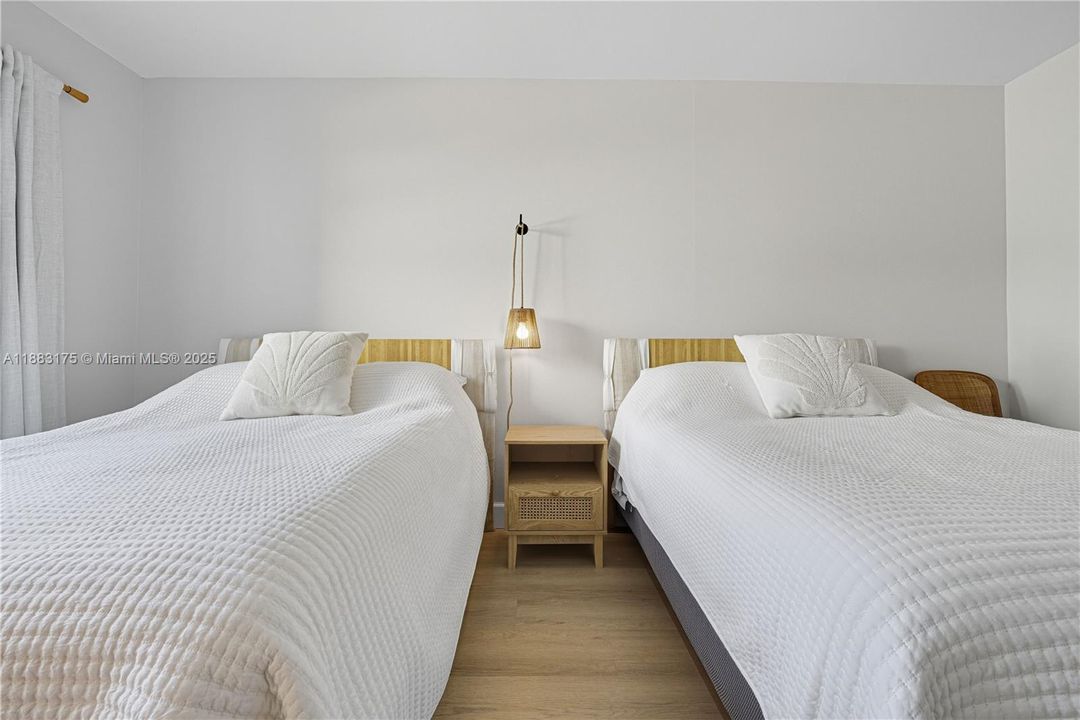 For Sale: $349,900 (1 beds, 1 baths, 850 Square Feet)