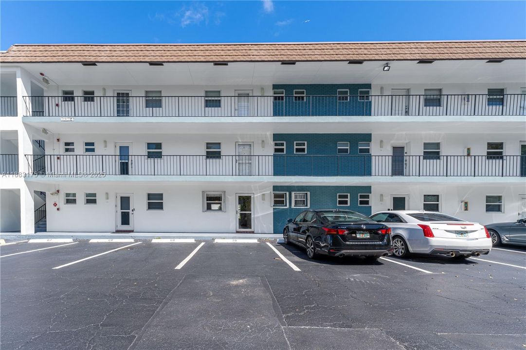 Rarely available first floor unit with parking directly in front. Feels like a home. Super convenient for unloading/loading bags or groceries.