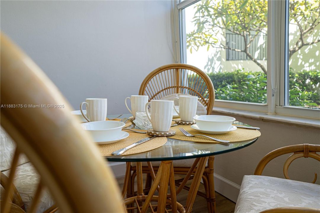 For Sale: $349,900 (1 beds, 1 baths, 850 Square Feet)