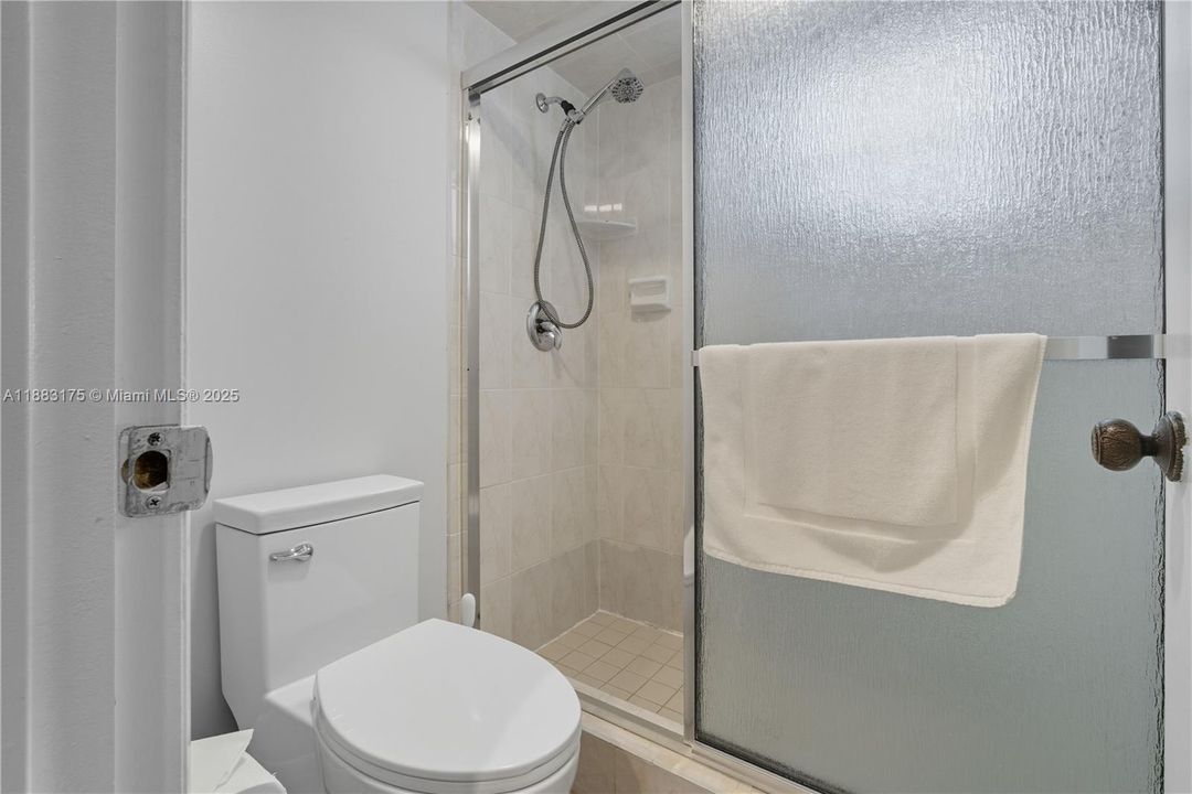 For Sale: $349,900 (1 beds, 1 baths, 850 Square Feet)