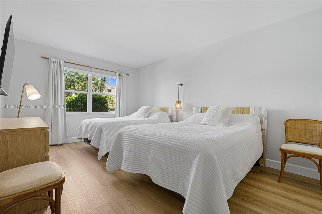 For Sale: $349,900 (1 beds, 1 baths, 850 Square Feet)