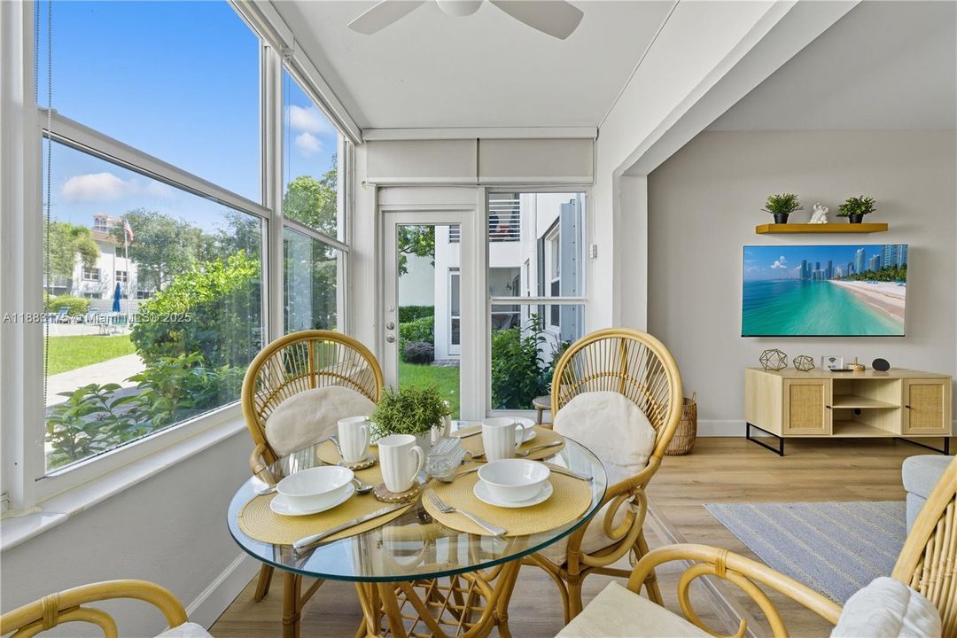 For Sale: $349,900 (1 beds, 1 baths, 850 Square Feet)