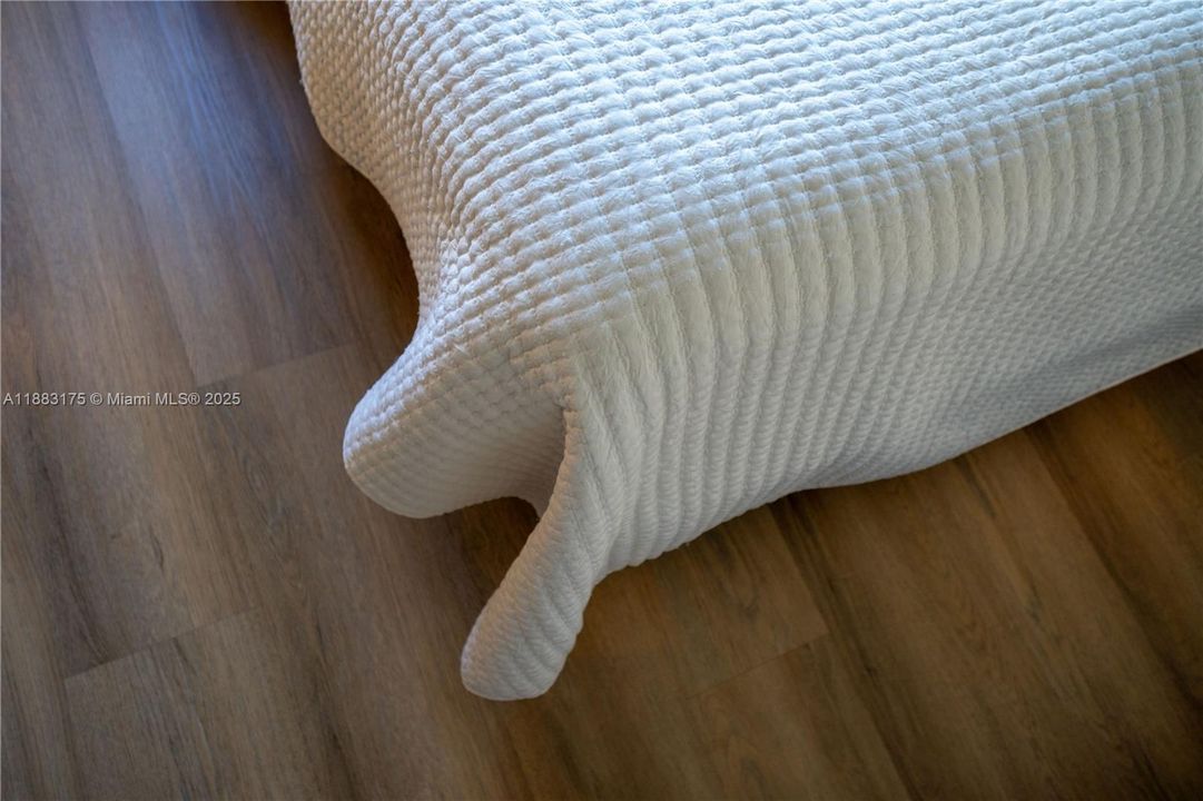 For Sale: $349,900 (1 beds, 1 baths, 850 Square Feet)