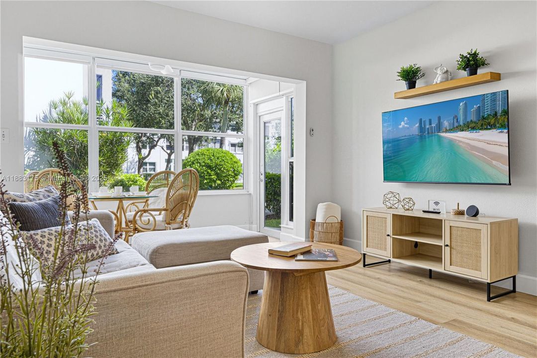 For Sale: $349,900 (1 beds, 1 baths, 850 Square Feet)