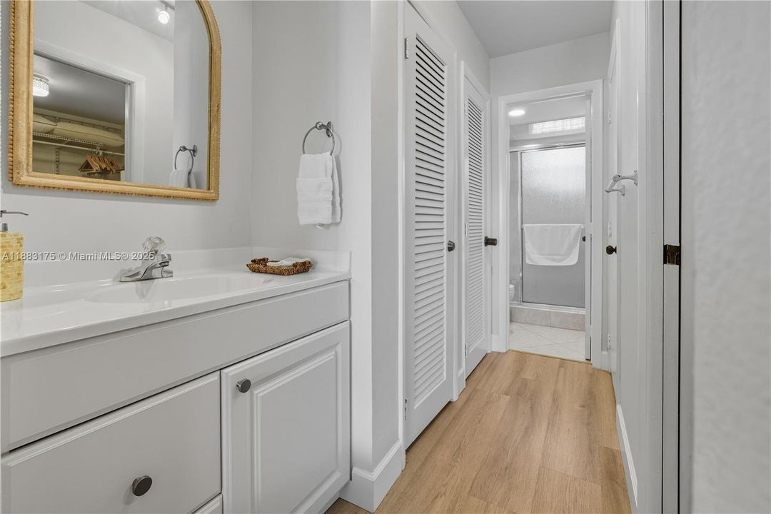 For Sale: $349,900 (1 beds, 1 baths, 850 Square Feet)