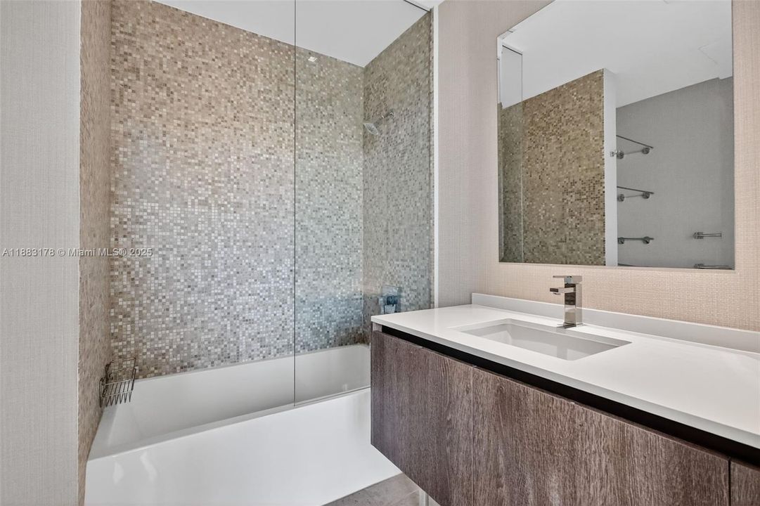 3rd ensuite bathroom for 3rd bedroom