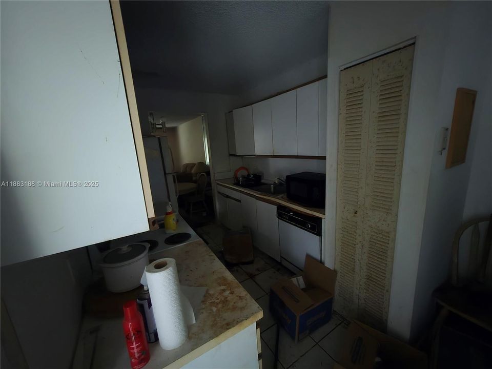 Под контрактом: $110,000 (2 спален, 2 ванн, 1100 Квадратных фут)