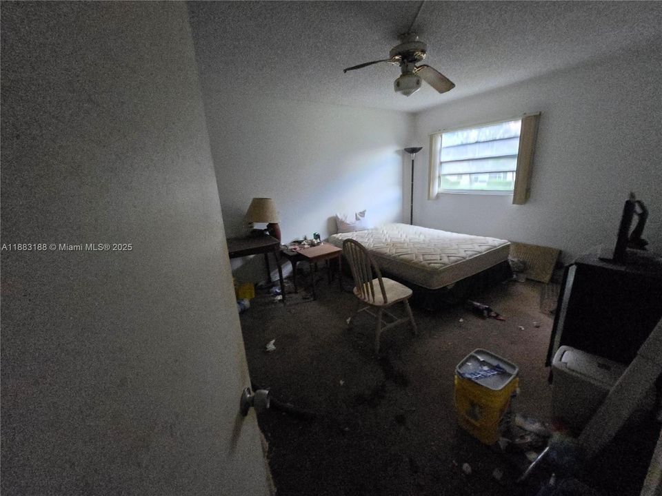 Под контрактом: $110,000 (2 спален, 2 ванн, 1100 Квадратных фут)