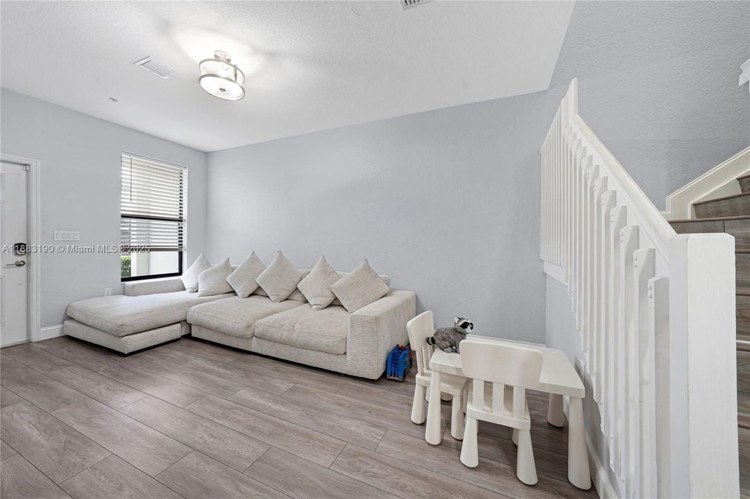 For Sale: $575,000 (4 beds, 2 baths, 1587 Square Feet)