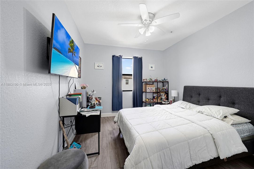 For Sale: $575,000 (4 beds, 2 baths, 1587 Square Feet)