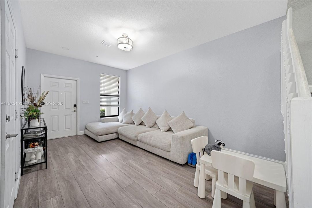 For Sale: $575,000 (4 beds, 2 baths, 1587 Square Feet)