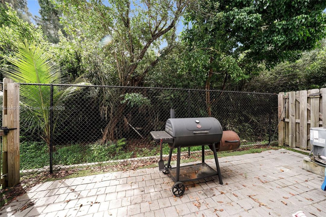 For Sale: $575,000 (4 beds, 2 baths, 1587 Square Feet)