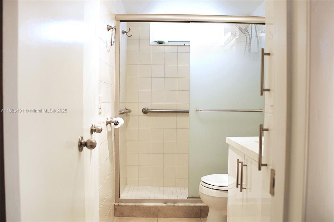 合同活跃: $1,900 (1 贝兹, 1 浴室, 768 平方英尺)