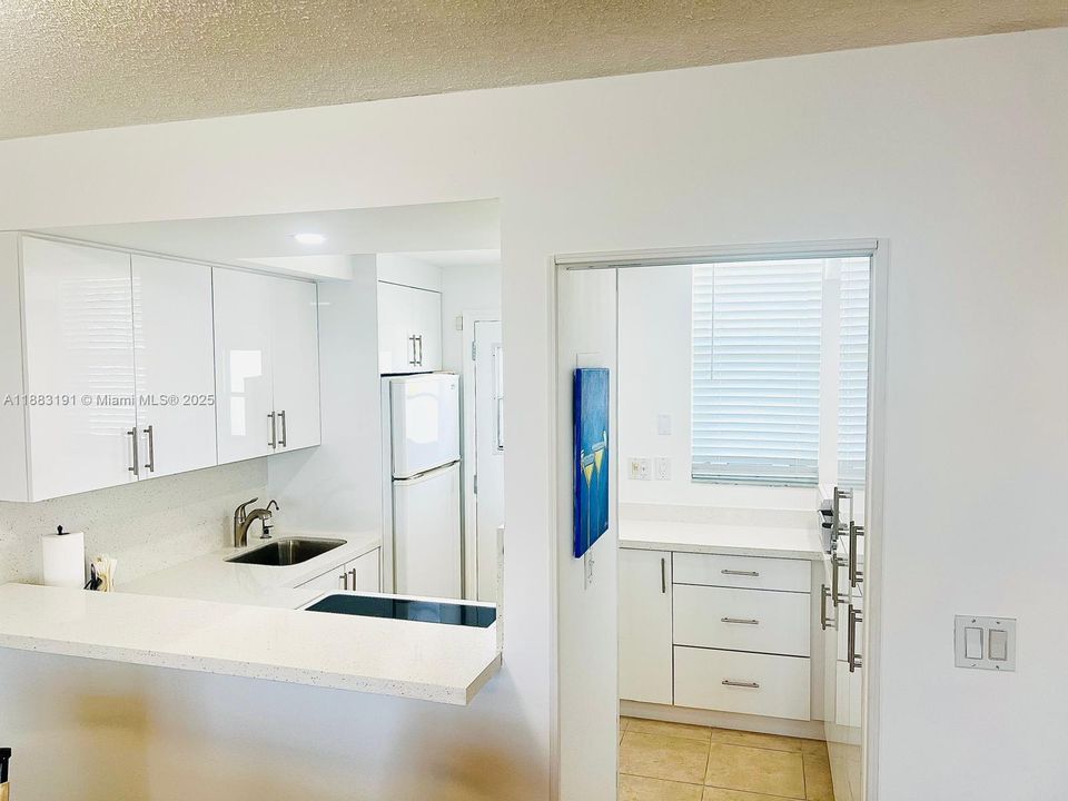 合同活跃: $1,900 (1 贝兹, 1 浴室, 768 平方英尺)