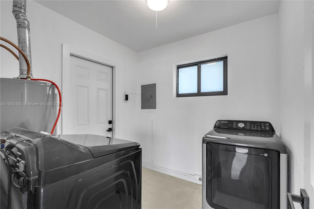 Под контрактом: $3,500 (3 спален, 2 ванн, 1190 Квадратных фут)