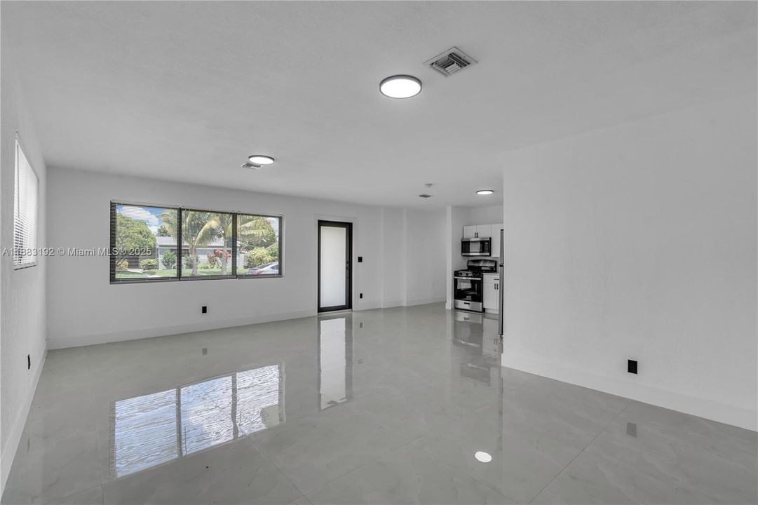 Под контрактом: $3,500 (3 спален, 2 ванн, 1190 Квадратных фут)