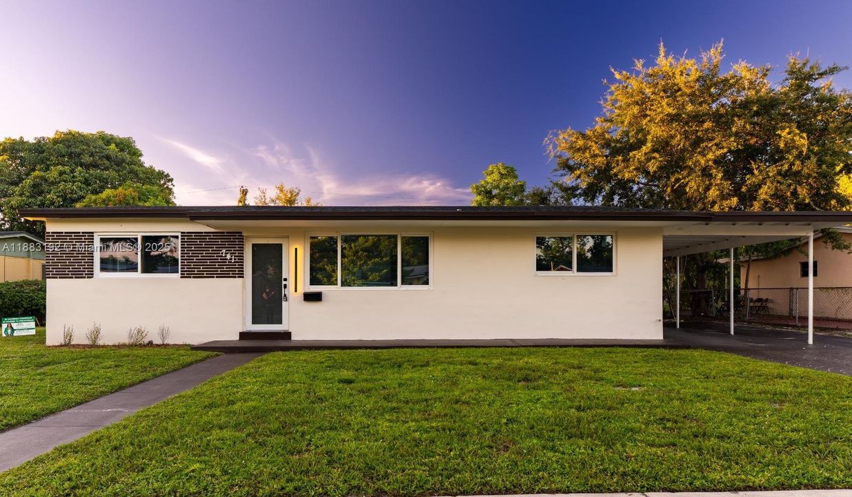 Под контрактом: $3,500 (3 спален, 2 ванн, 1190 Квадратных фут)