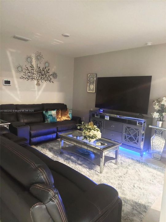 待售: $410,000 (4 贝兹, 2 浴室, 0 平方英尺)