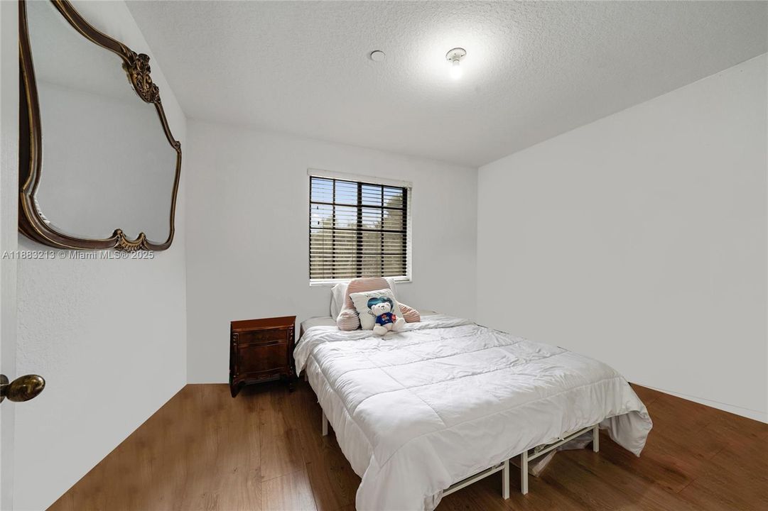 合同活跃: $3,500 (4 贝兹, 2 浴室, 1790 平方英尺)