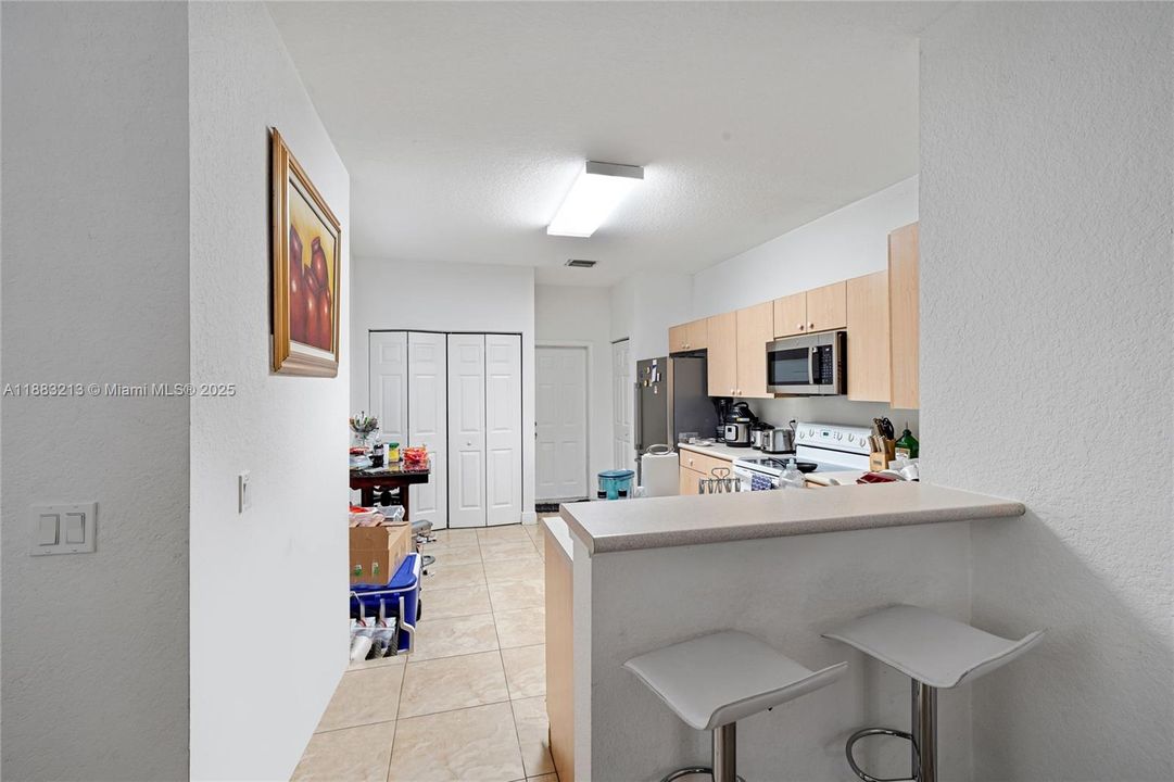 合同活跃: $3,500 (4 贝兹, 2 浴室, 1790 平方英尺)