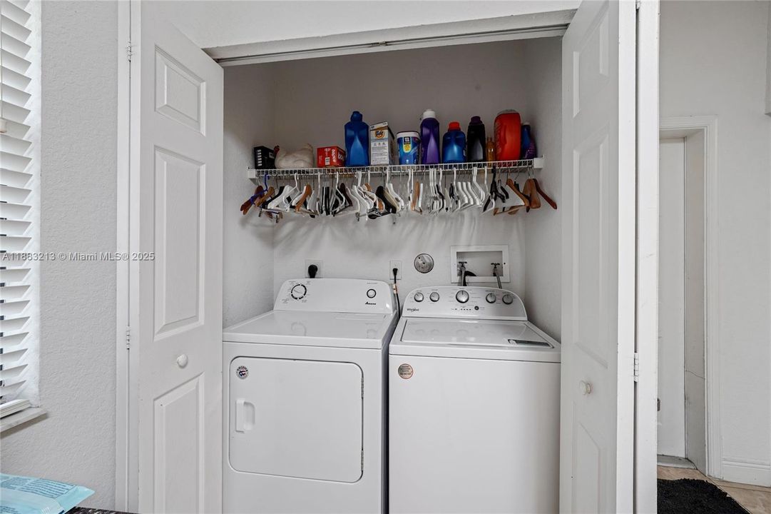 合同活跃: $3,500 (4 贝兹, 2 浴室, 1790 平方英尺)