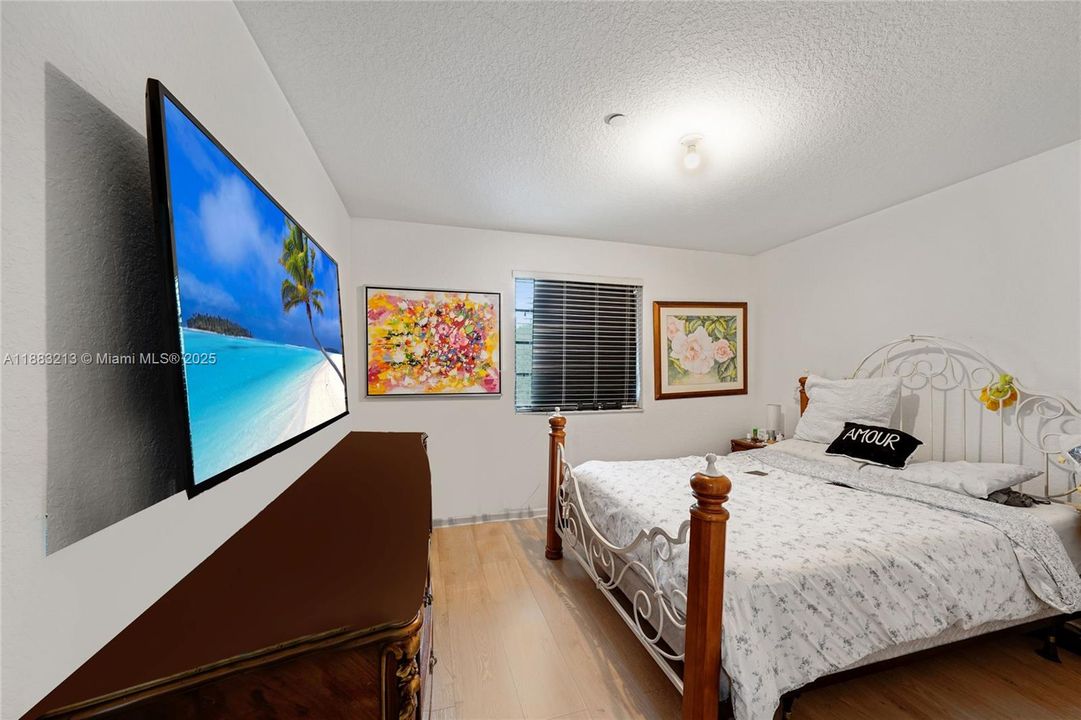 合同活跃: $3,500 (4 贝兹, 2 浴室, 1790 平方英尺)