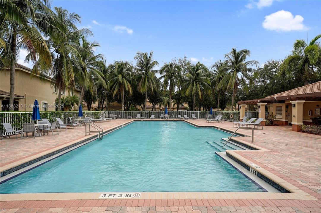 合同活跃: $3,500 (4 贝兹, 2 浴室, 1790 平方英尺)