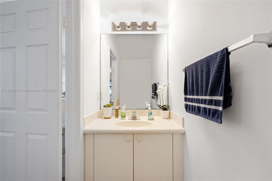 合同活跃: $3,500 (4 贝兹, 2 浴室, 1790 平方英尺)