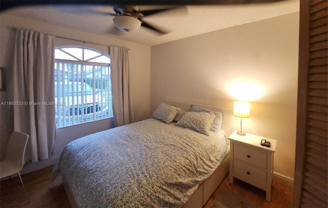 В аренду: $950 (1 спален, 1 ванн, 1612 Квадратных фут)