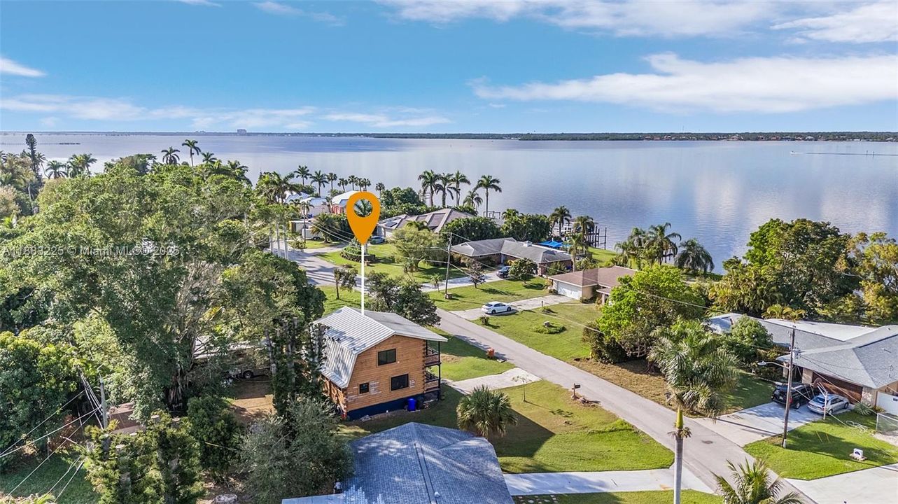 待售: $285,000 (2 贝兹, 1 浴室, 1664 平方英尺)