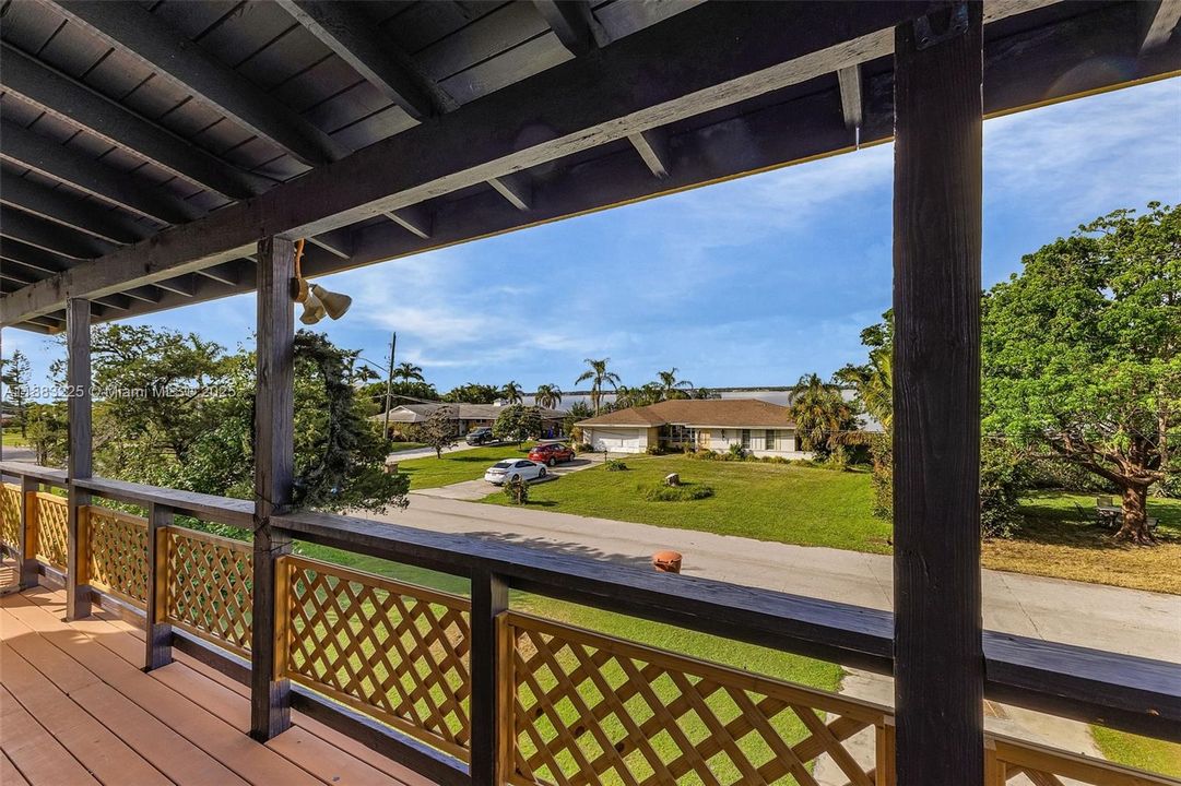 待售: $285,000 (2 贝兹, 1 浴室, 1664 平方英尺)