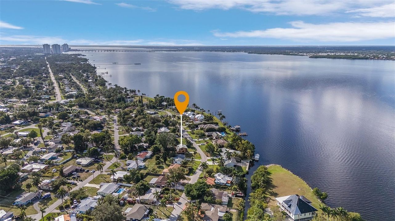 待售: $285,000 (2 贝兹, 1 浴室, 1664 平方英尺)